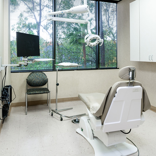 Oral surgery treatment room