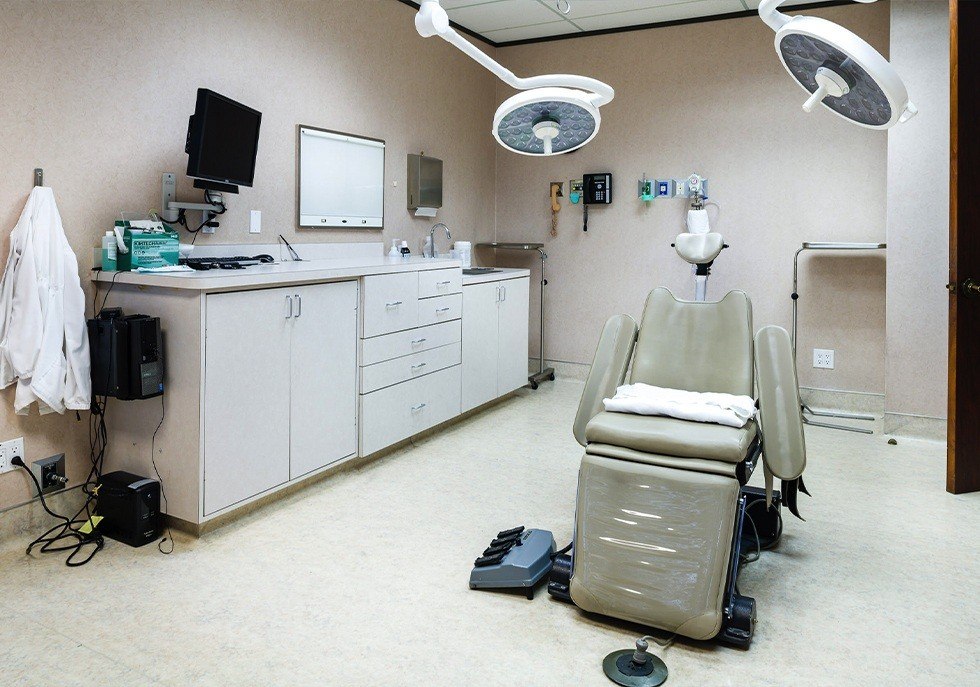 Oral surgery treatment room