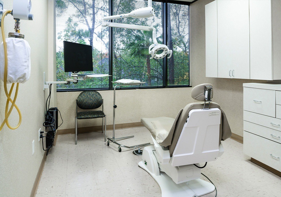 Modern oral surgery treatment room