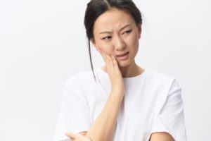 Frowning woman, wondering if her wisdom teeth should be removed